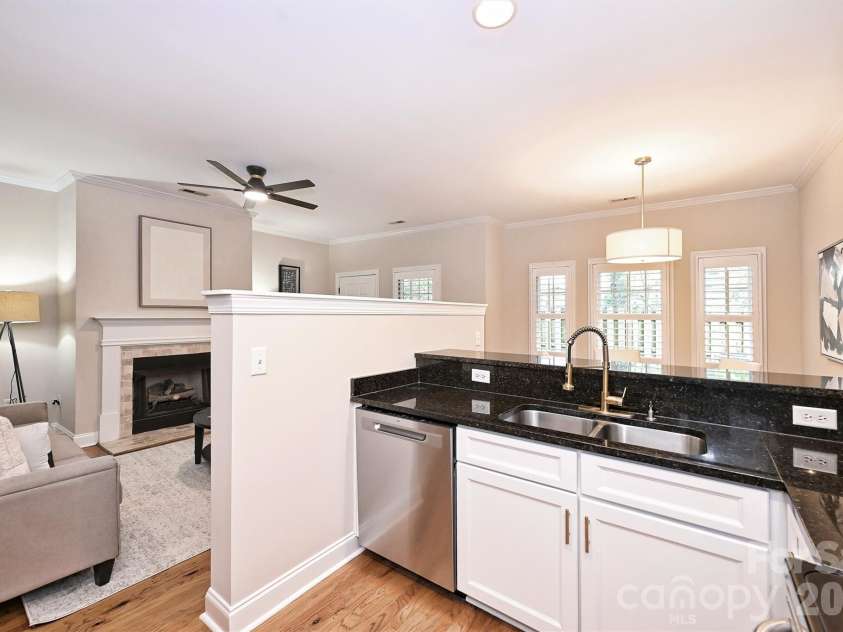 4617 Dabney Vigor Drive, Charlotte, NC 28209.  MLS# CAR4353975, YatesRealty ID 3218. 