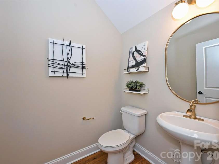 4617 Dabney Vigor Drive, Charlotte, NC 28209.  MLS# CAR4353975, YatesRealty ID 3218. 