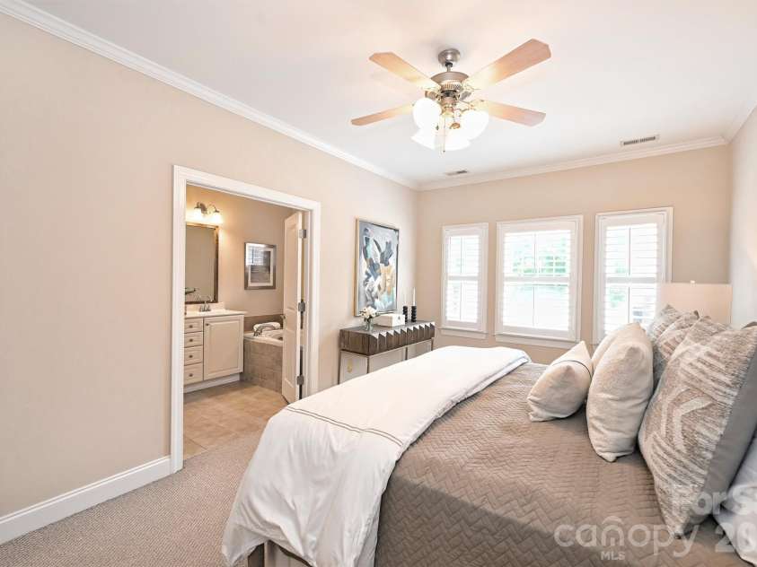 4617 Dabney Vigor Drive, Charlotte, NC 28209.  MLS# CAR4353975, YatesRealty ID 3218. 