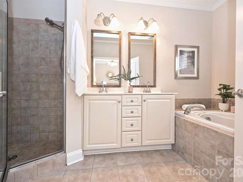 4617 Dabney Vigor Drive, Charlotte, NC 28209.  MLS# CAR4353975, YatesRealty ID 3218. 