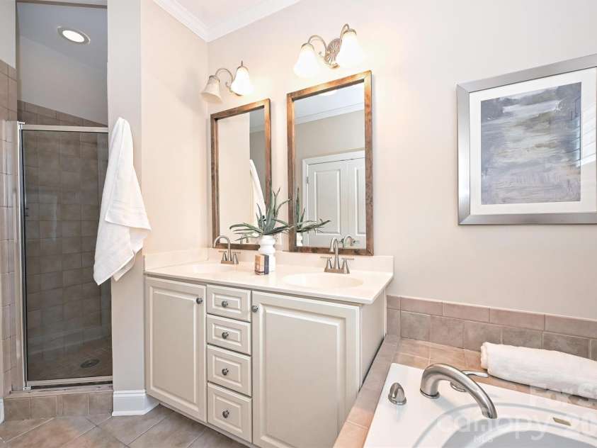 4617 Dabney Vigor Drive, Charlotte, NC 28209.  MLS# CAR4353975, YatesRealty ID 3218. 