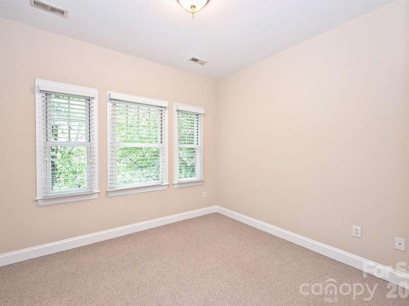 4617 Dabney Vigor Drive, Charlotte, NC 28209.  MLS# CAR4353975, YatesRealty ID 3218. 