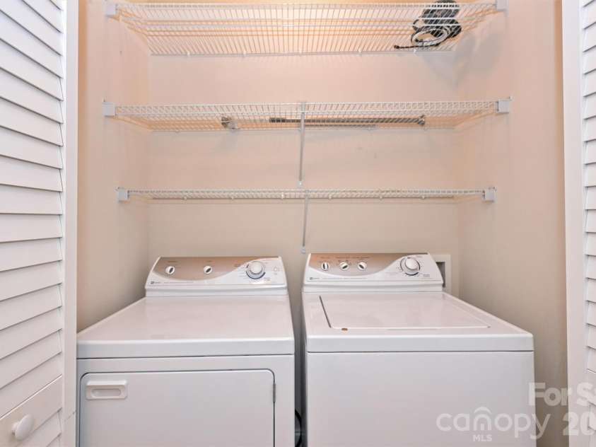 4617 Dabney Vigor Drive, Charlotte, NC 28209.  MLS# CAR4353975, YatesRealty ID 3218. 