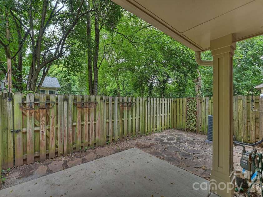 4617 Dabney Vigor Drive, Charlotte, NC 28209.  MLS# CAR4353975, YatesRealty ID 3218. 
