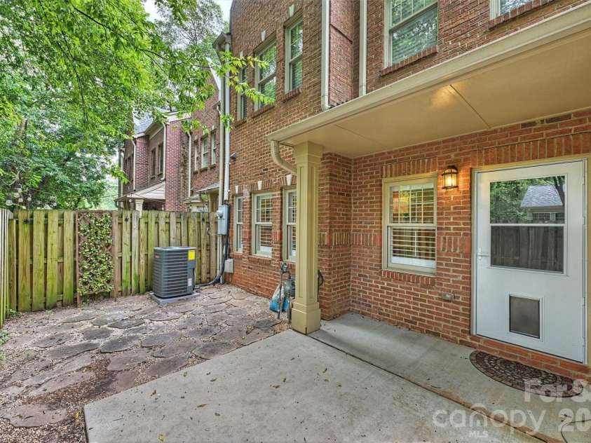 4617 Dabney Vigor Drive, Charlotte, NC 28209.  MLS# CAR4353975, YatesRealty ID 3218. 