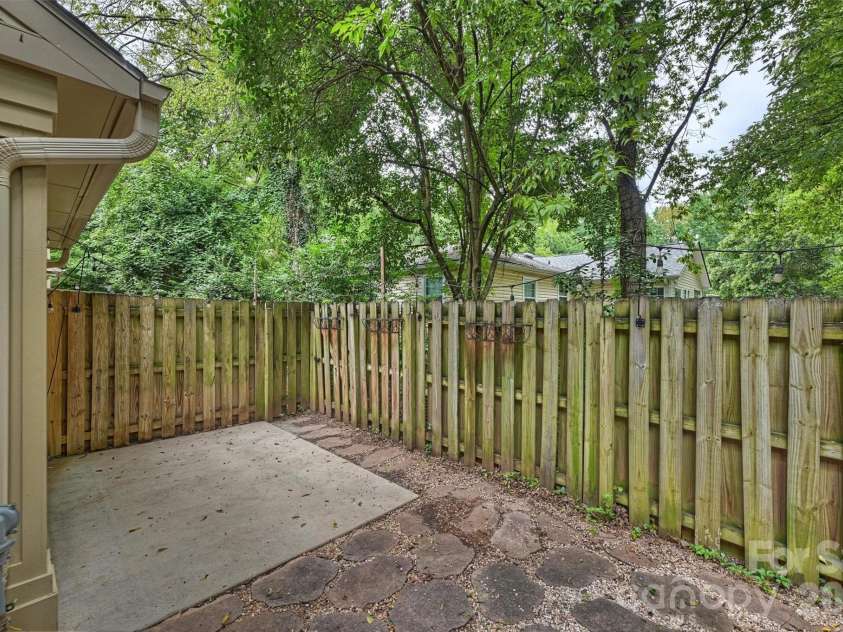4617 Dabney Vigor Drive, Charlotte, NC 28209.  MLS# CAR4353975, YatesRealty ID 3218. 