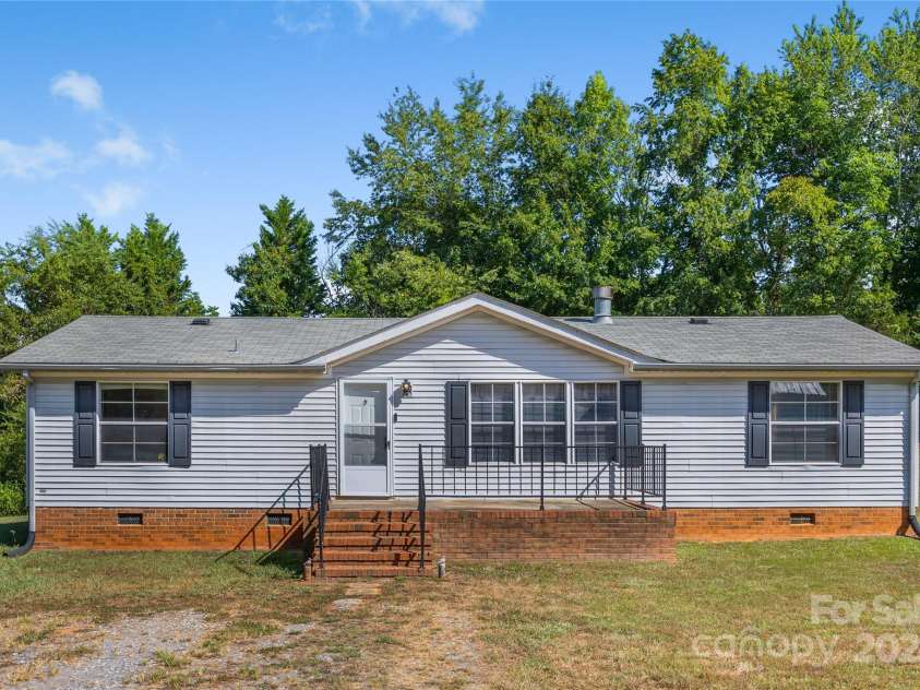 953 Bollinger Pond Drive, Clover, SC 29710.  MLS# CAR4285498, YatesRealty ID 3218. 