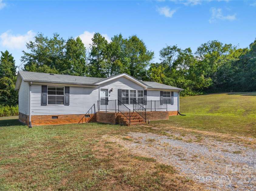 953 Bollinger Pond Drive, Clover, SC 29710.  MLS# CAR4285498, YatesRealty ID 3218. 