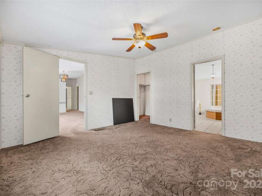 953 Bollinger Pond Drive, Clover, SC 29710.  MLS# CAR4285498, YatesRealty ID 3218. 