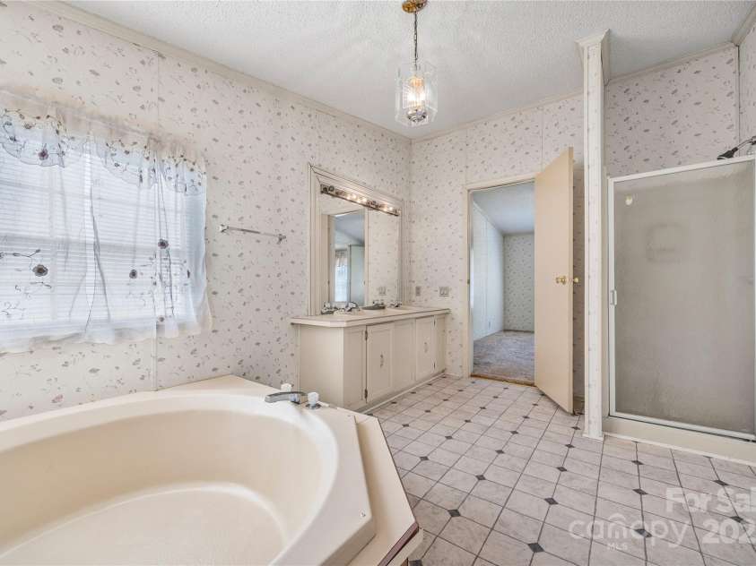 953 Bollinger Pond Drive, Clover, SC 29710.  MLS# CAR4285498, YatesRealty ID 3218. 