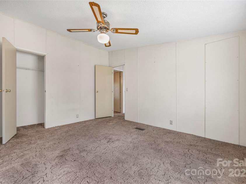 953 Bollinger Pond Drive, Clover, SC 29710.  MLS# CAR4285498, YatesRealty ID 3218. 