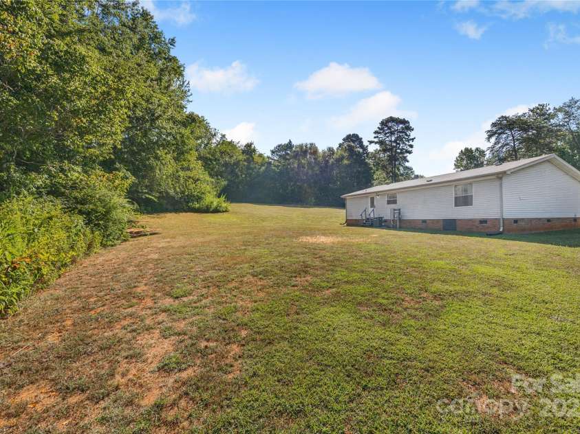 953 Bollinger Pond Drive, Clover, SC 29710.  MLS# CAR4285498, YatesRealty ID 3218. 