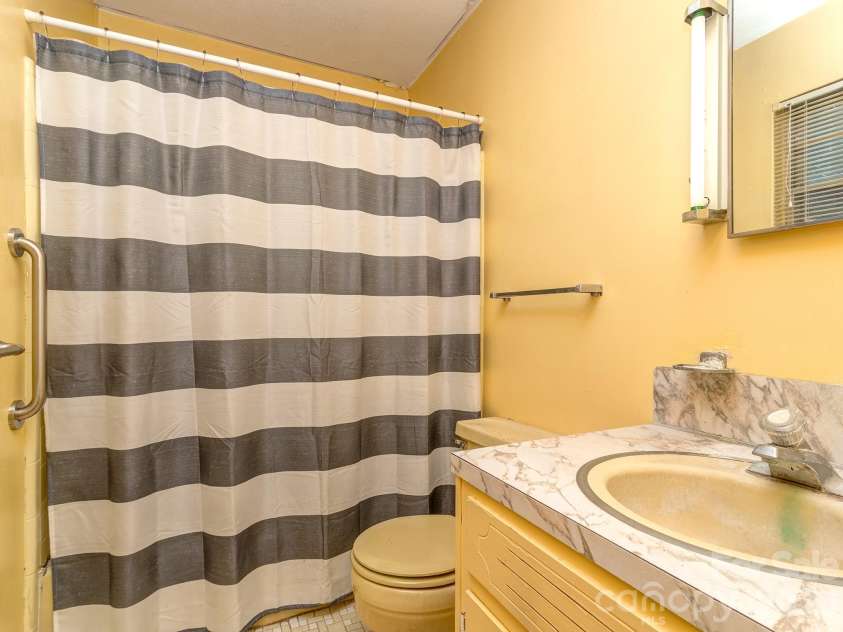 106 Mimosa Lane, Fort Mill, SC 29715.  MLS# CAR4372661, YatesRealty ID 32182. Primary Bath