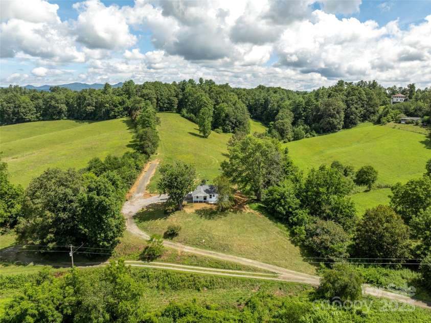 124 Palmer Ford Road, Weaverville, NC 28787.  MLS# CAR4283637, YatesRealty ID 32182. 