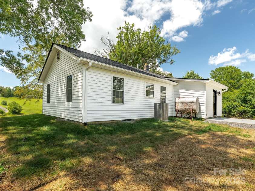 124 Palmer Ford Road, Weaverville, NC 28787.  MLS# CAR4283637, YatesRealty ID 32182. 