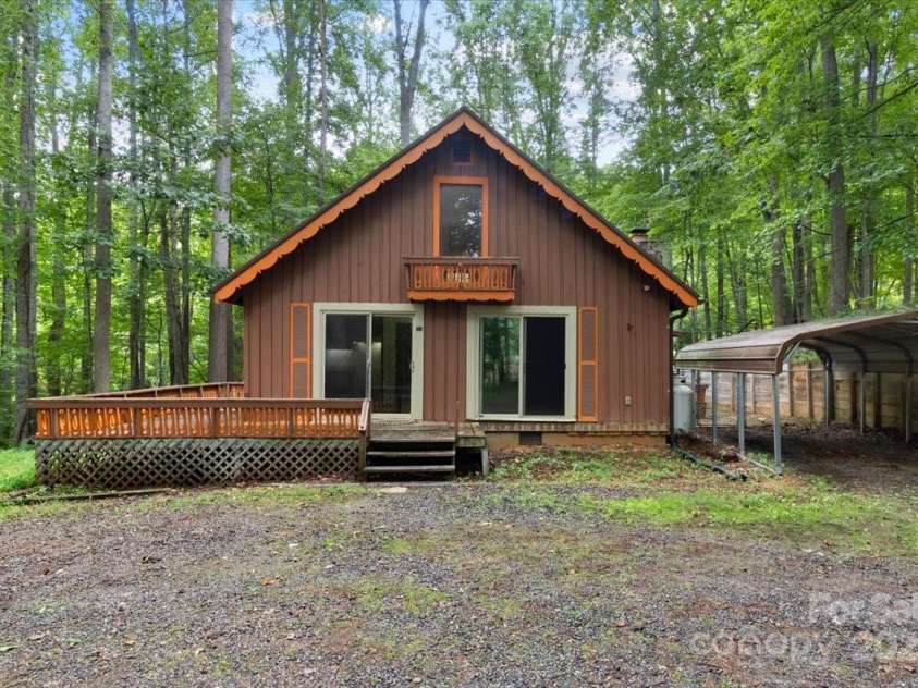 215 Byrd Mountain Estates Road, Burnsville, NC 28714.  MLS# CAR4288272, YatesRealty ID 32183. 