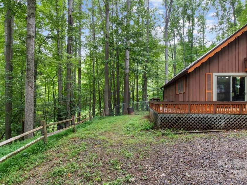 215 Byrd Mountain Estates Road, Burnsville, NC 28714.  MLS# CAR4288272, YatesRealty ID 32183. 