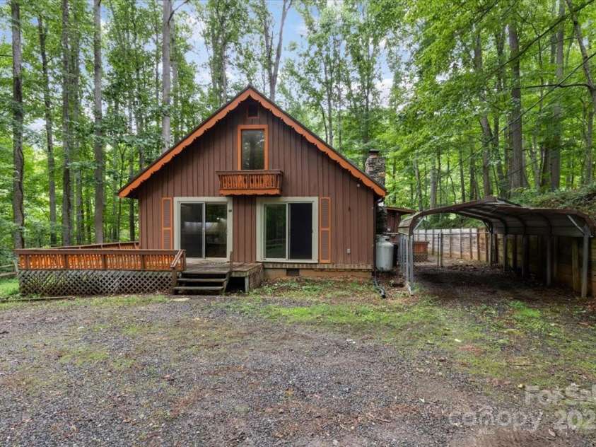 215 Byrd Mountain Estates Road, Burnsville, NC 28714.  MLS# CAR4288272, YatesRealty ID 32183. 