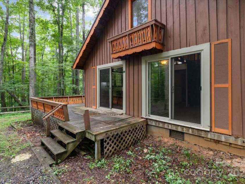 215 Byrd Mountain Estates Road, Burnsville, NC 28714.  MLS# CAR4288272, YatesRealty ID 32183. 