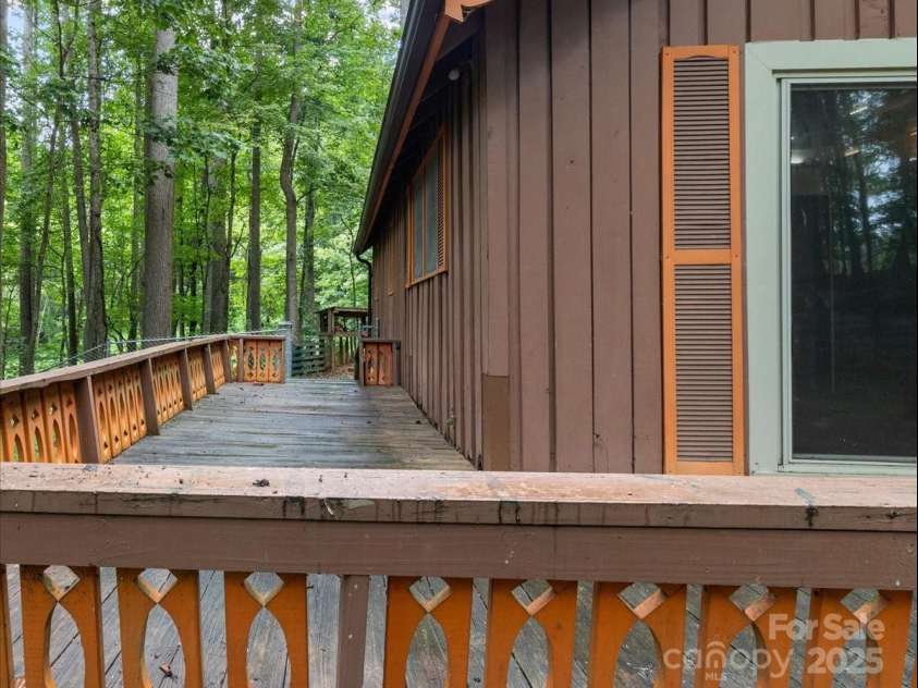 215 Byrd Mountain Estates Road, Burnsville, NC 28714.  MLS# CAR4288272, YatesRealty ID 32183. 