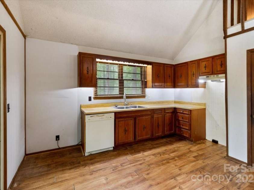 215 Byrd Mountain Estates Road, Burnsville, NC 28714.  MLS# CAR4288272, YatesRealty ID 32183. 