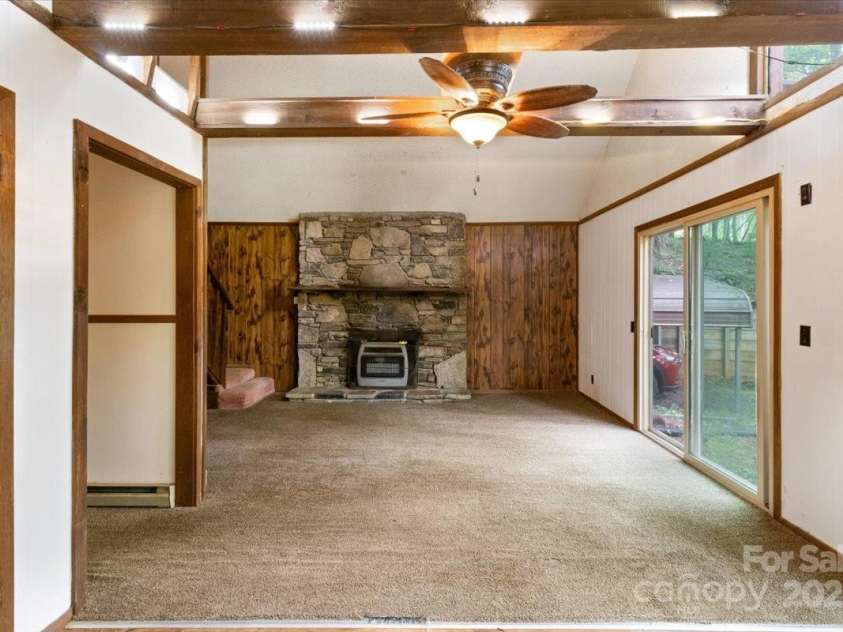 215 Byrd Mountain Estates Road, Burnsville, NC 28714.  MLS# CAR4288272, YatesRealty ID 32183. 