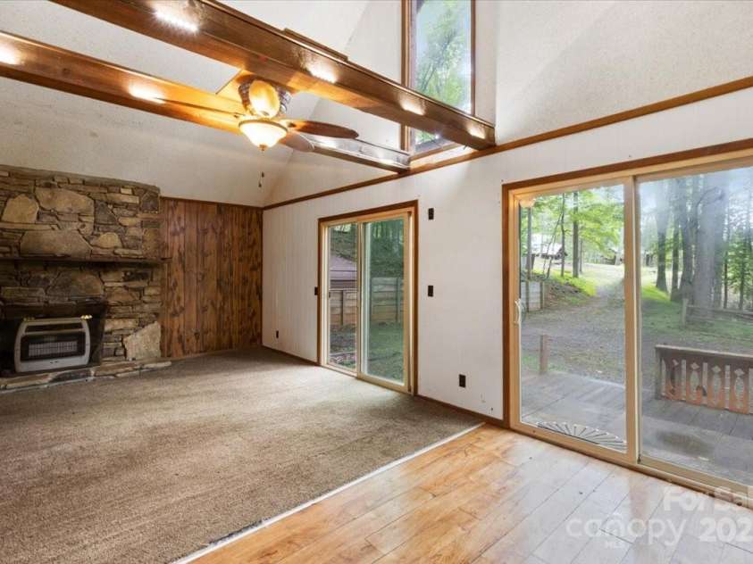 215 Byrd Mountain Estates Road, Burnsville, NC 28714.  MLS# CAR4288272, YatesRealty ID 32183. 