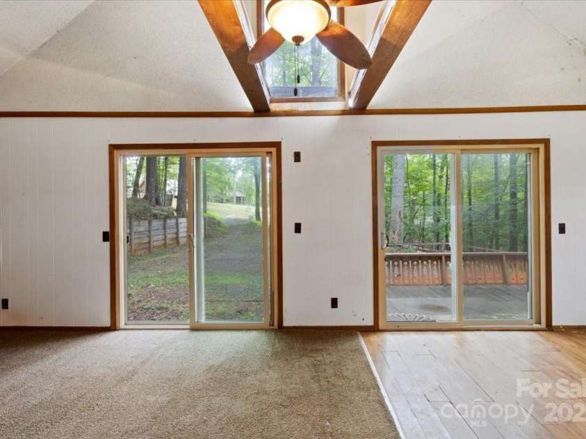 215 Byrd Mountain Estates Road, Burnsville, NC 28714.  MLS# CAR4288272, YatesRealty ID 32183. 