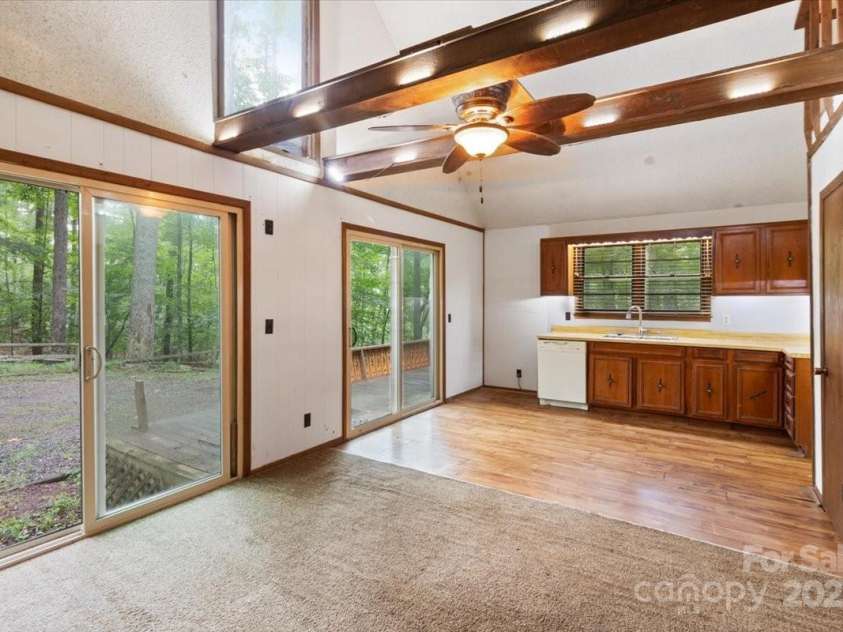 215 Byrd Mountain Estates Road, Burnsville, NC 28714.  MLS# CAR4288272, YatesRealty ID 32183. 