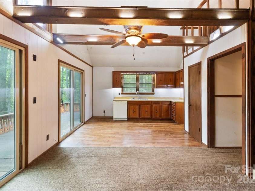 215 Byrd Mountain Estates Road, Burnsville, NC 28714.  MLS# CAR4288272, YatesRealty ID 32183. 