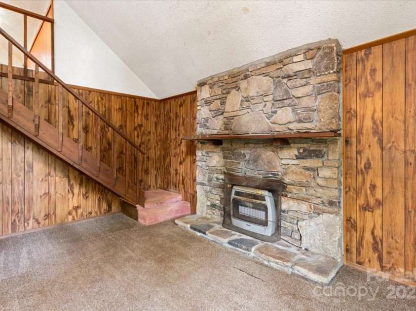 215 Byrd Mountain Estates Road, Burnsville, NC 28714.  MLS# CAR4288272, YatesRealty ID 32183. 