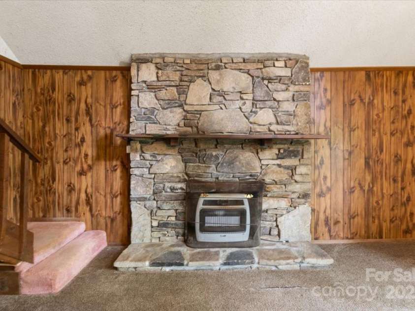 215 Byrd Mountain Estates Road, Burnsville, NC 28714.  MLS# CAR4288272, YatesRealty ID 32183. 