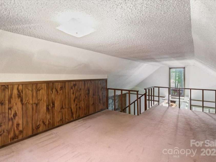 215 Byrd Mountain Estates Road, Burnsville, NC 28714.  MLS# CAR4288272, YatesRealty ID 32183. 