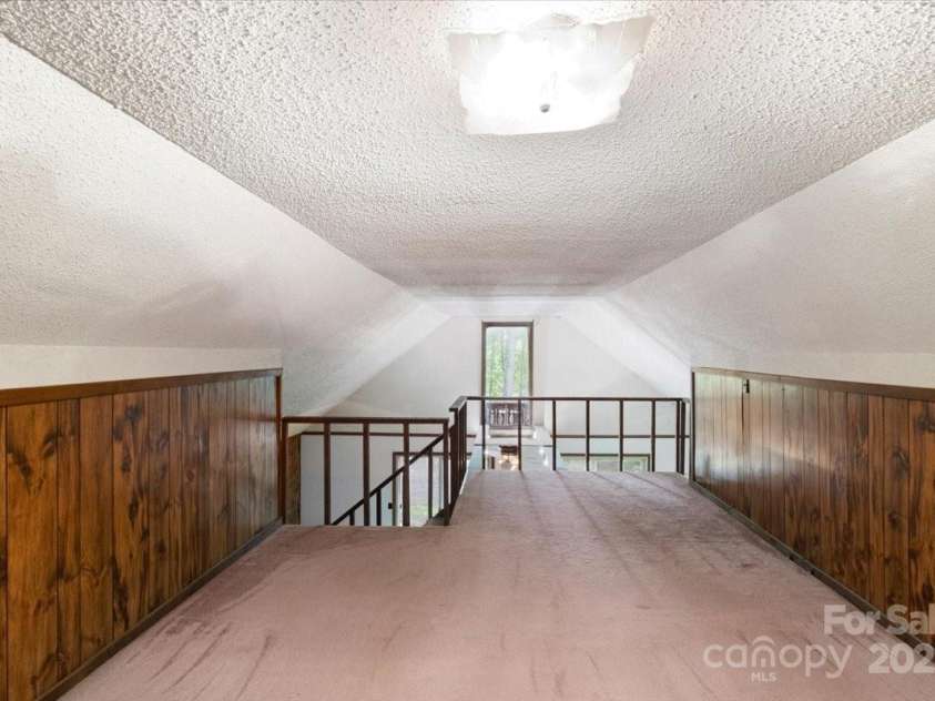 215 Byrd Mountain Estates Road, Burnsville, NC 28714.  MLS# CAR4288272, YatesRealty ID 32183. 