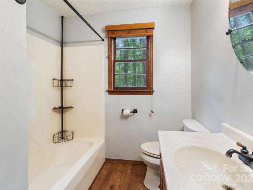 215 Byrd Mountain Estates Road, Burnsville, NC 28714.  MLS# CAR4288272, YatesRealty ID 32183. 