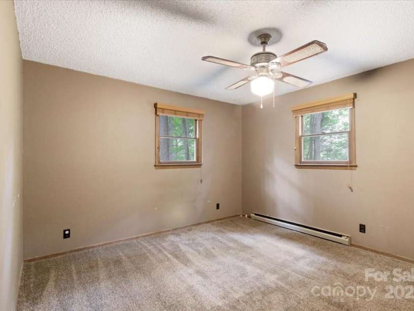 215 Byrd Mountain Estates Road, Burnsville, NC 28714.  MLS# CAR4288272, YatesRealty ID 32183. 