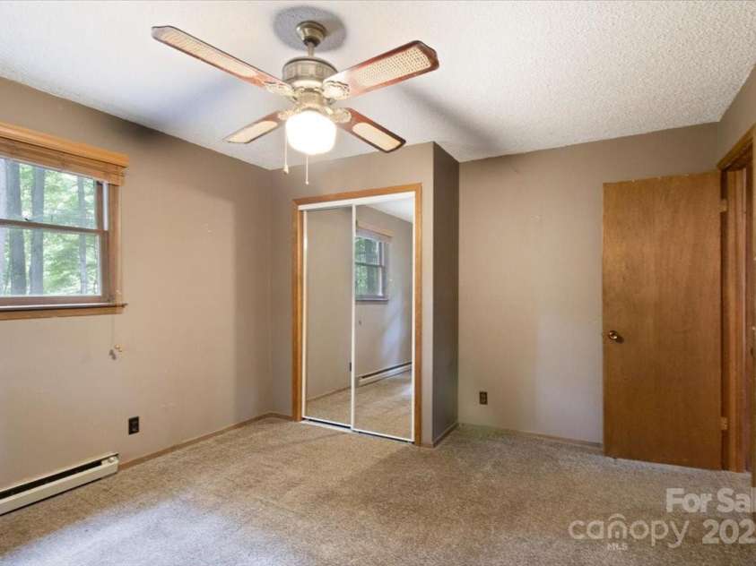 215 Byrd Mountain Estates Road, Burnsville, NC 28714.  MLS# CAR4288272, YatesRealty ID 32183. 