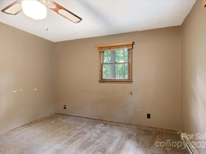 215 Byrd Mountain Estates Road, Burnsville, NC 28714.  MLS# CAR4288272, YatesRealty ID 32183. 