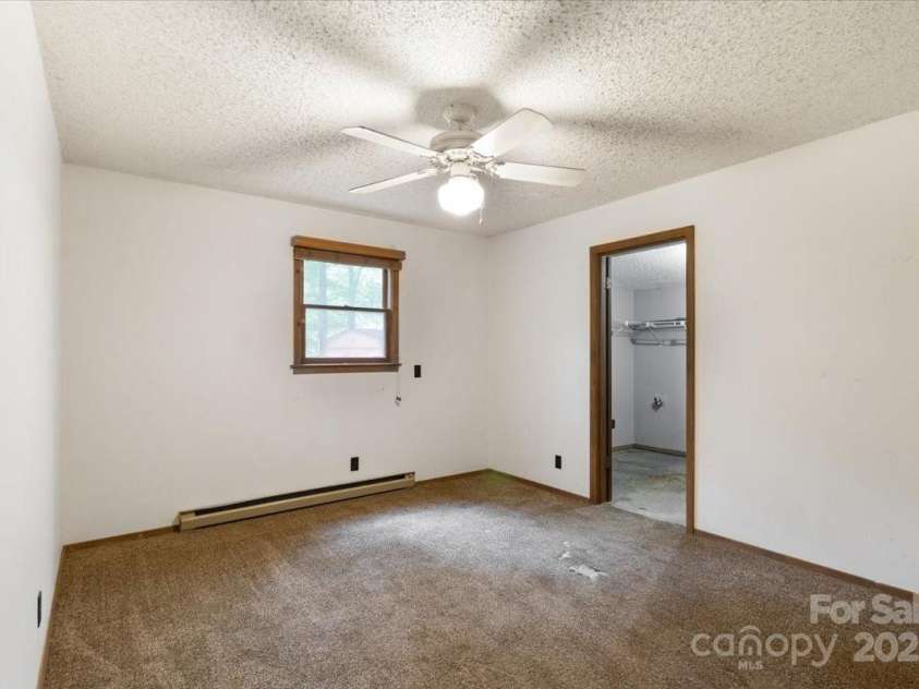 215 Byrd Mountain Estates Road, Burnsville, NC 28714.  MLS# CAR4288272, YatesRealty ID 32183. 