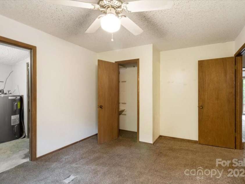 215 Byrd Mountain Estates Road, Burnsville, NC 28714.  MLS# CAR4288272, YatesRealty ID 32183. 