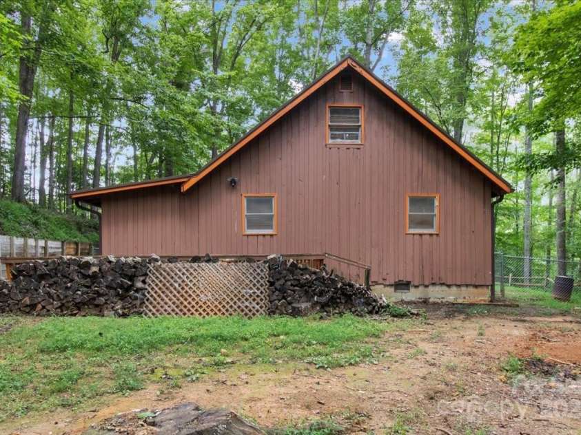 215 Byrd Mountain Estates Road, Burnsville, NC 28714.  MLS# CAR4288272, YatesRealty ID 32183. 
