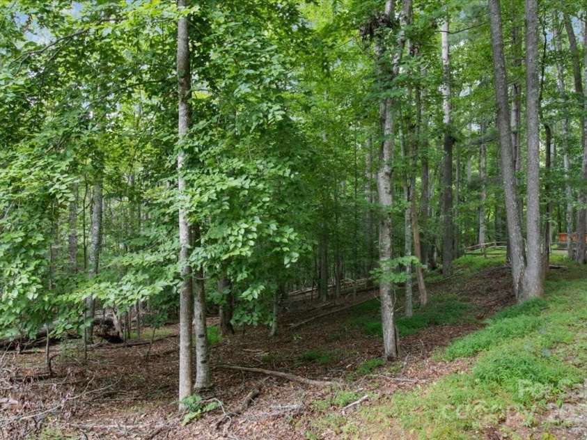 215 Byrd Mountain Estates Road, Burnsville, NC 28714.  MLS# CAR4288272, YatesRealty ID 32183. 