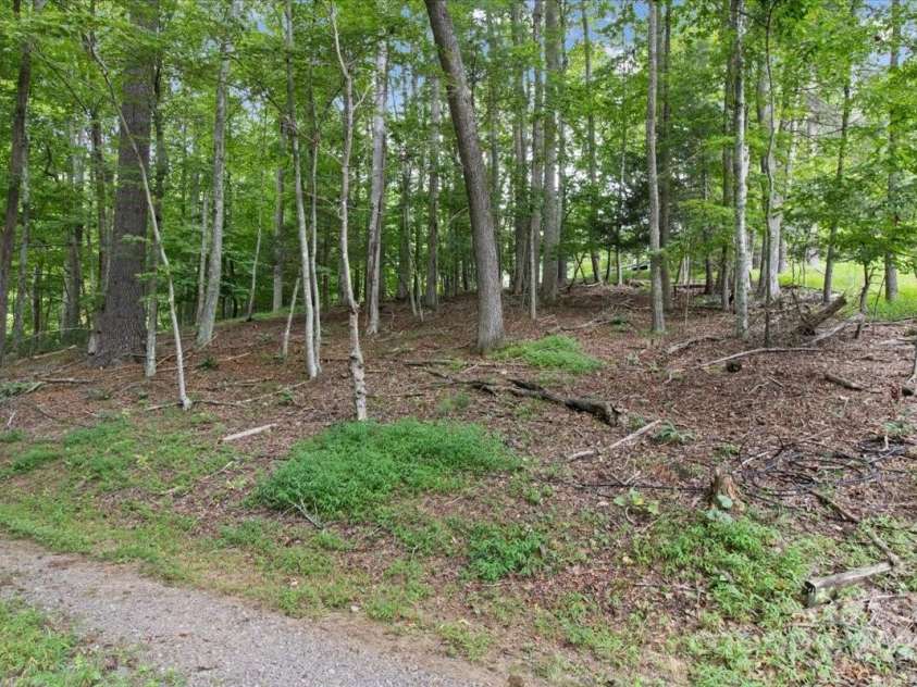 215 Byrd Mountain Estates Road, Burnsville, NC 28714.  MLS# CAR4288272, YatesRealty ID 32183. 