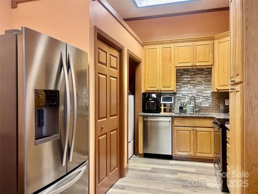 3713 Solen Drive, Harrisburg, NC 28075.  MLS# CAR4288785, YatesRealty ID 32184. 2nd Living Qtrs - Kitchen