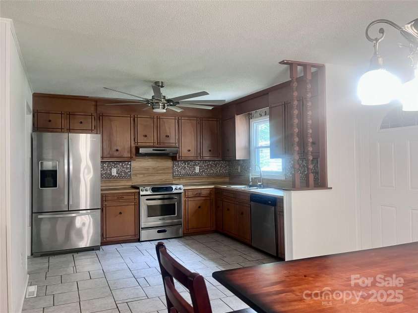 3713 Solen Drive, Harrisburg, NC 28075.  MLS# CAR4288785, YatesRealty ID 32184. Kitchen