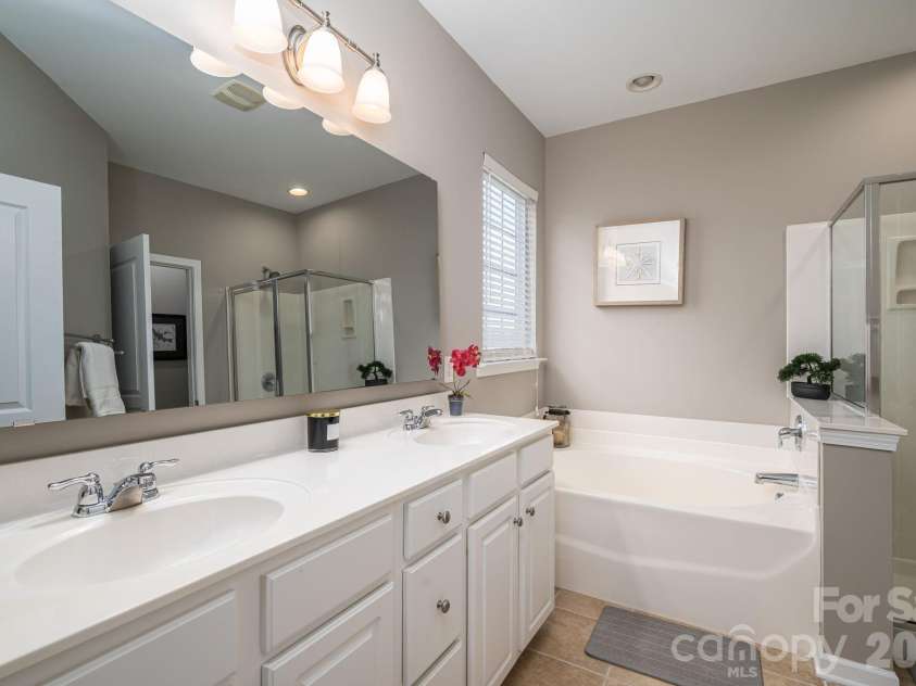 233 Park View Drive, Belmont, NC 28012.  MLS# CAR4394977, YatesRealty ID 32185. 