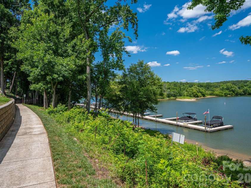 233 Park View Drive, Belmont, NC 28012.  MLS# CAR4394977, YatesRealty ID 32185. 