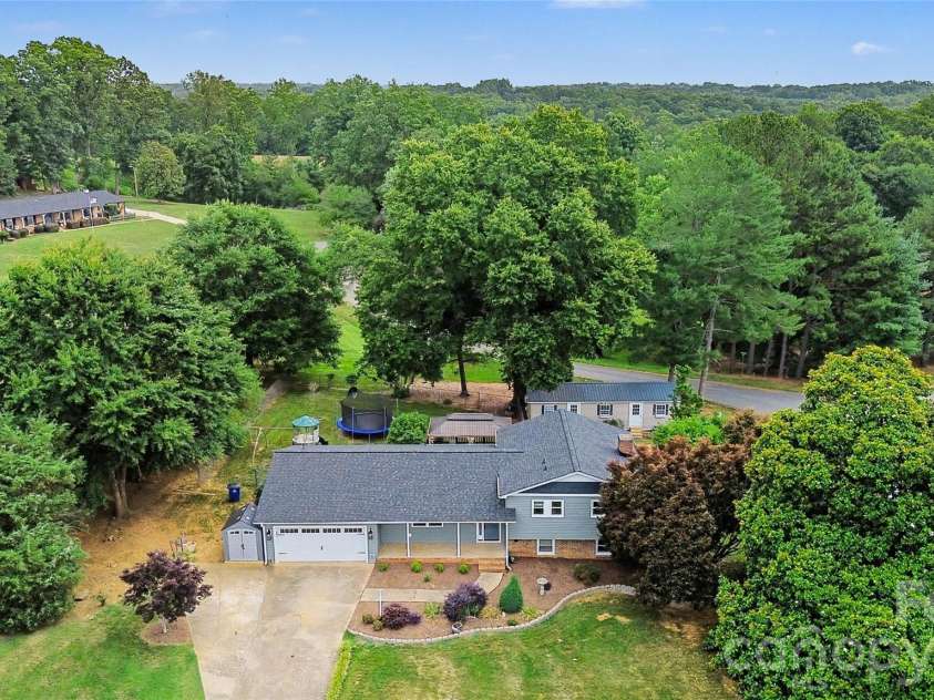 3035 River Road, Shelby, NC 28152.  MLS# CAR4393032, YatesRealty ID 32187. This classic split-level home overlooks River Bend Golf Course