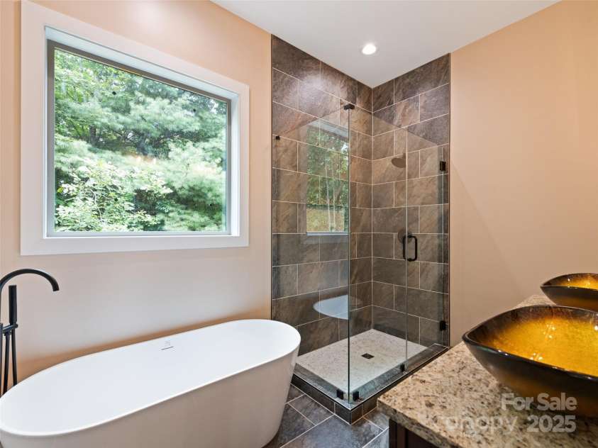 136 Rider Ridge, Whittier, NC 28789.  MLS# CAR4289117, YatesRealty ID 32188. 