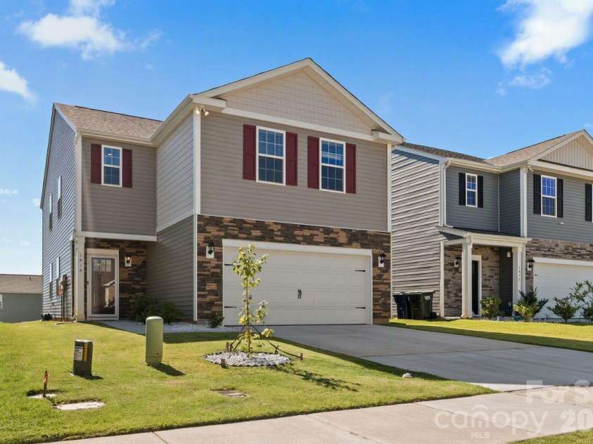 1414 5th Street Drive, Hickory, NC 28601.  MLS# CAR4395727, YatesRealty ID 32189. 